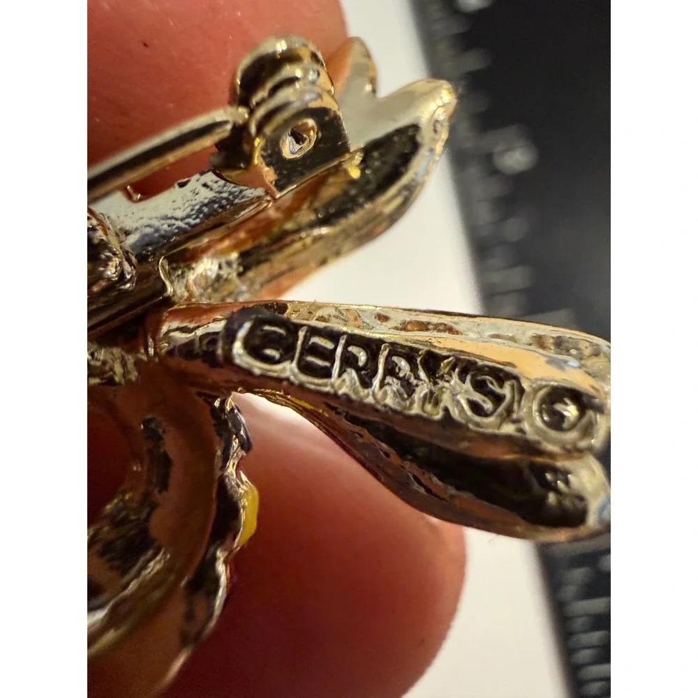 Gerry's Vintage Bee Brooch Gold Tone‎ Enamel Yellow Black Insect Pin